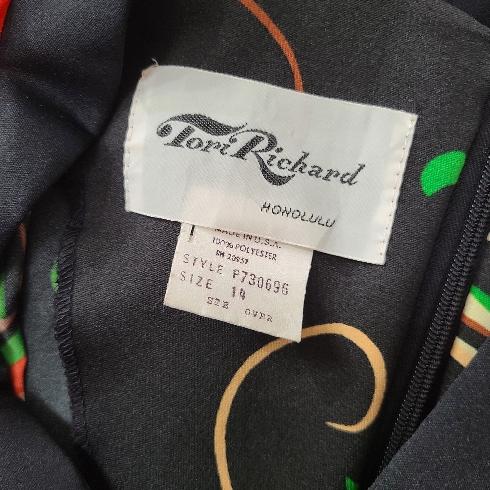 Vintage 1970s Tori Richard Honolulu Vibrant Black and Orange Patterned Dress - Picture 2 of 6